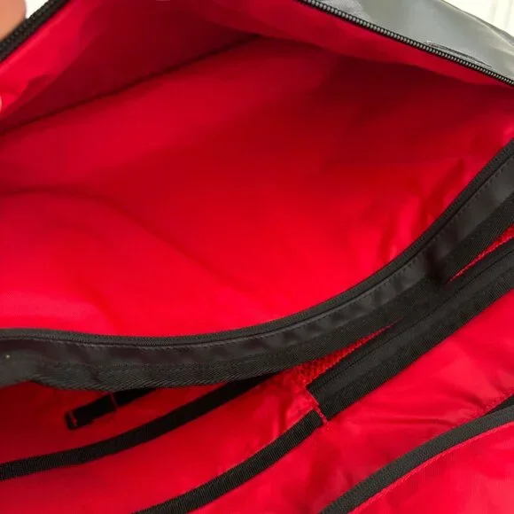 Helly Hansen Black Messenger Bag  Adjustable Shoulder Strap Broken Back Zipper - Picture 16 of 16